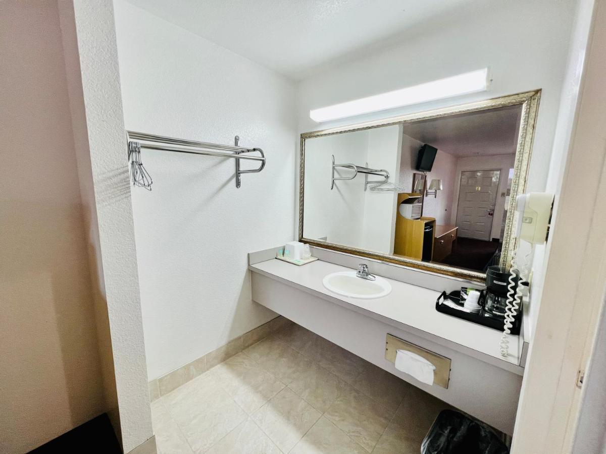 Bridgeport Greystone Inn מראה חיצוני תמונה
