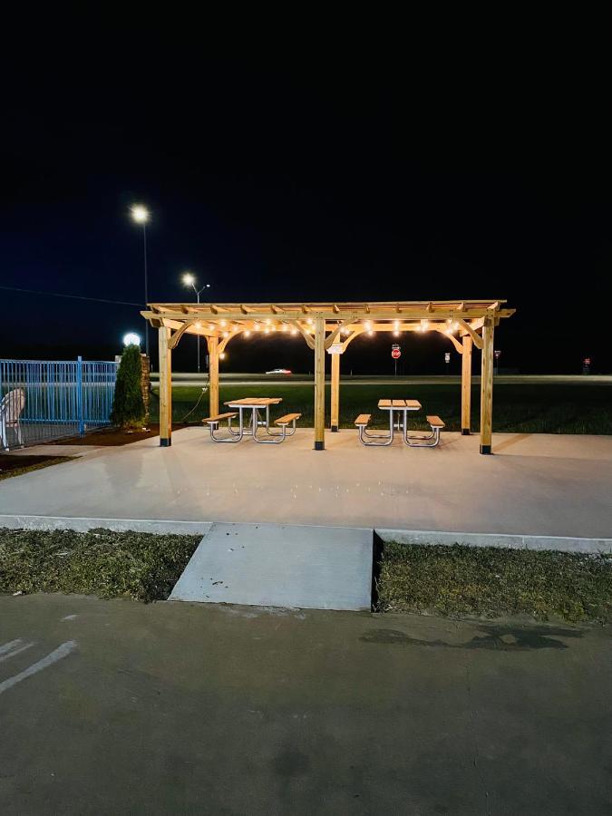 Bridgeport Greystone Inn מראה חיצוני תמונה